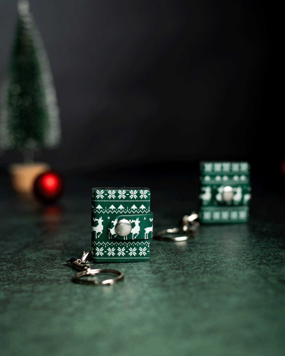 Xmas Green Sweater Bookeez
